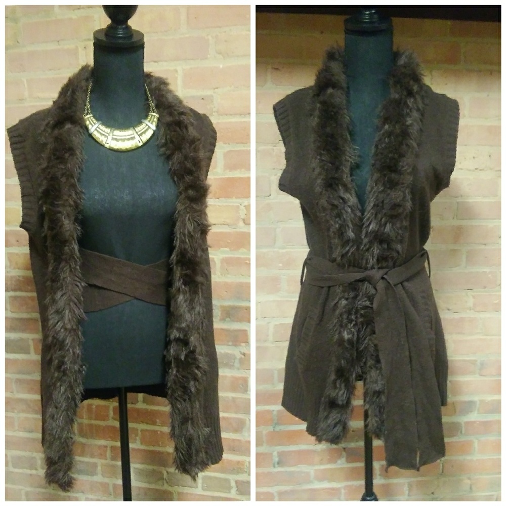 Questians| NWT Super Sexy Fun Fur Vest Brown